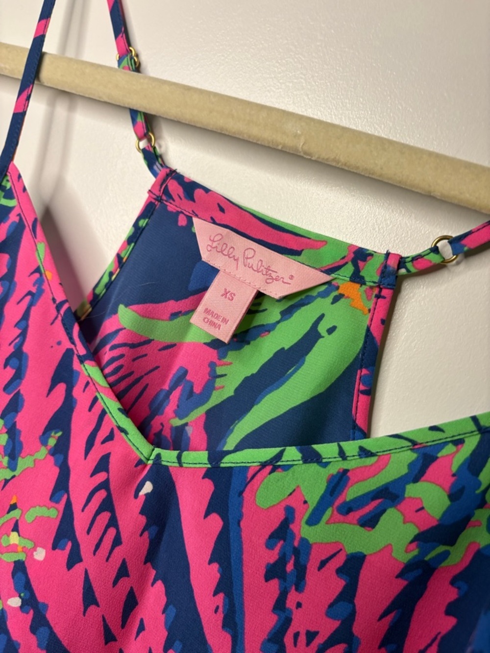 LILLY PULITZER 100% SLIK DUSK RACERBACK TAN NEON FLORAL PRINT SIZE XS - Picture 2 of 8